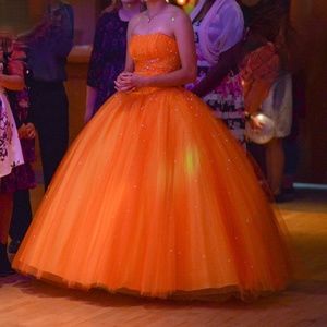 Formal - Grad - quinceañera - gown -prom